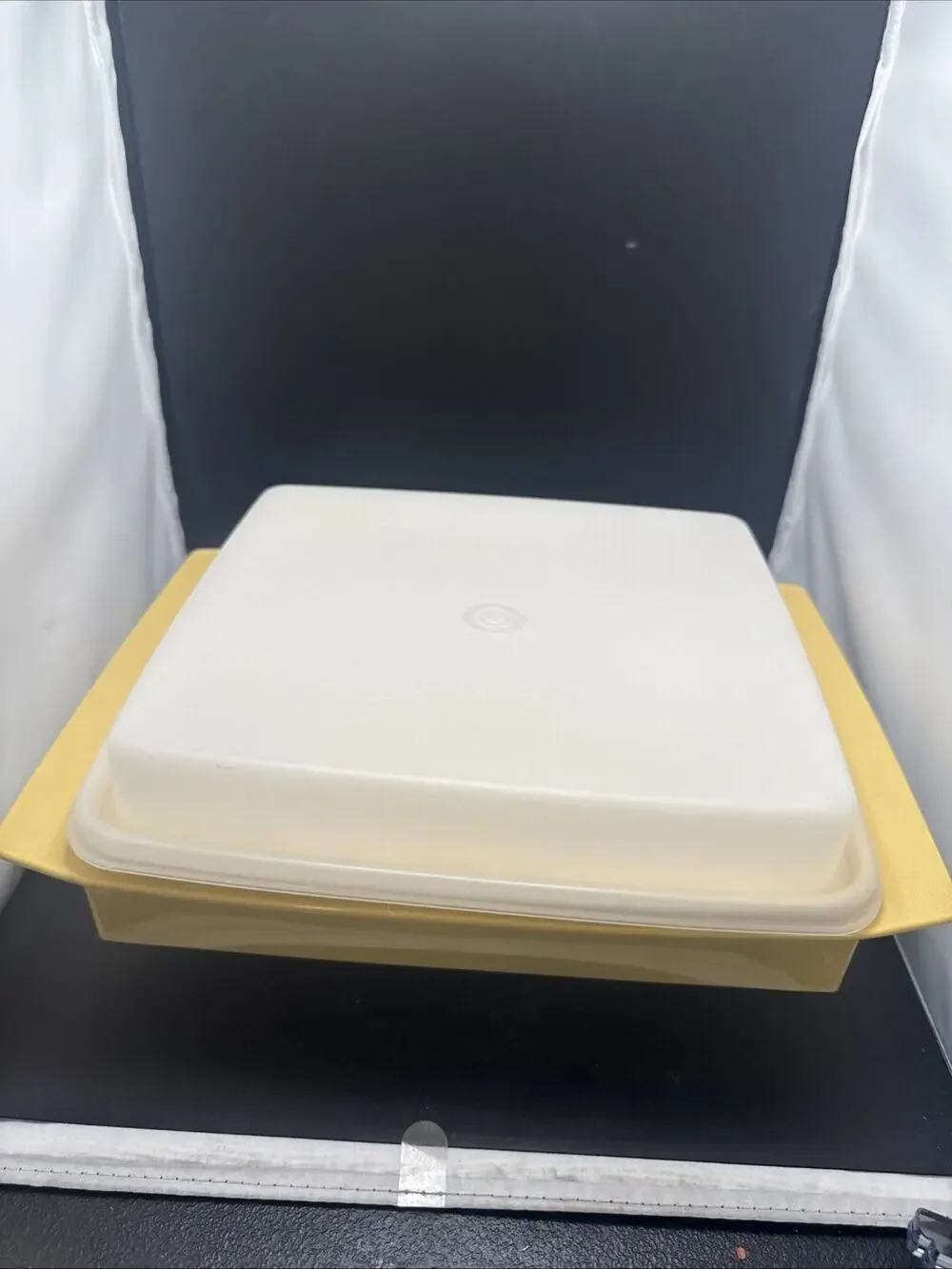 Vintage Tupperware Deviled Egg Keeper Carrier Tray Container Harvest Gold 723